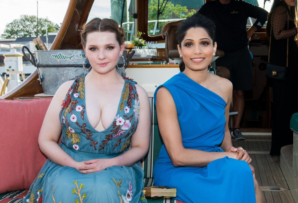Escote de Abigail Breslin 13