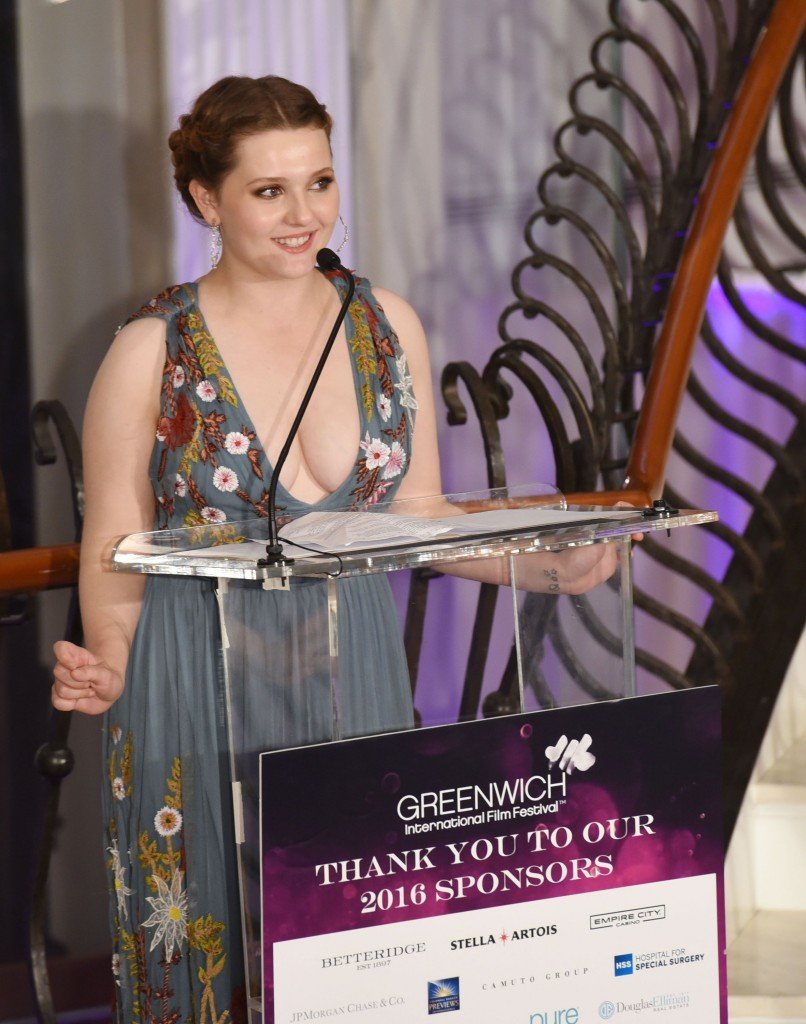Escote de Abigail Breslin 6
