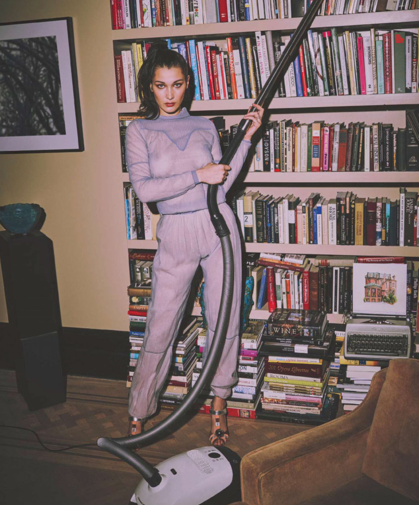 Bella Hadid Sexy Harper’s Bazaar ES 1