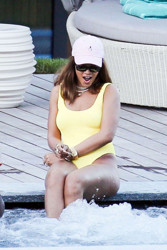 Rihanna Sexy 10