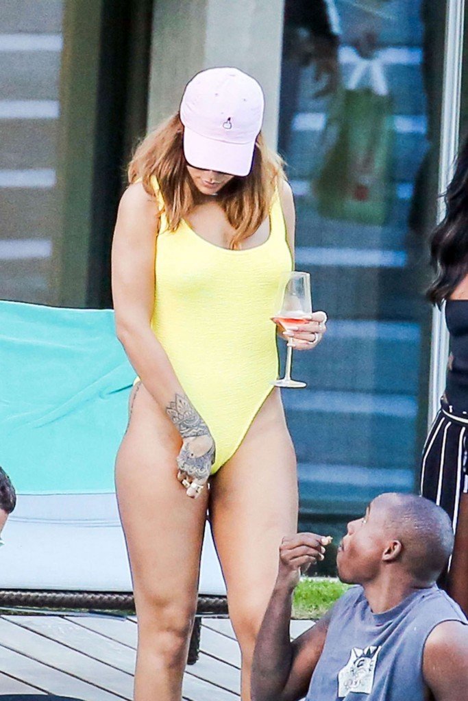 Rihanna Sexy 11