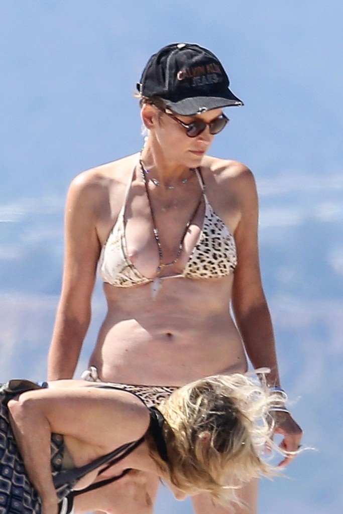 Deslizamiento de Pecho de Sharon Stone 2