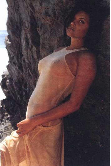 Tiffani-Amber Thiessen Topless Sexy 10