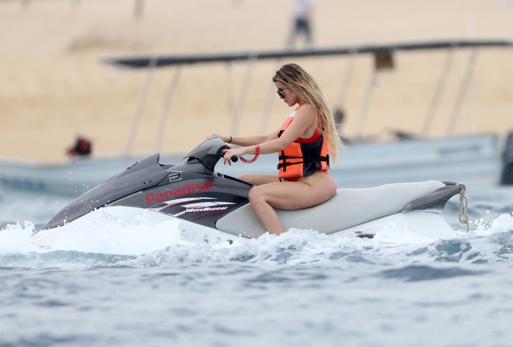 Khloe Kardashian Ass Pics 16