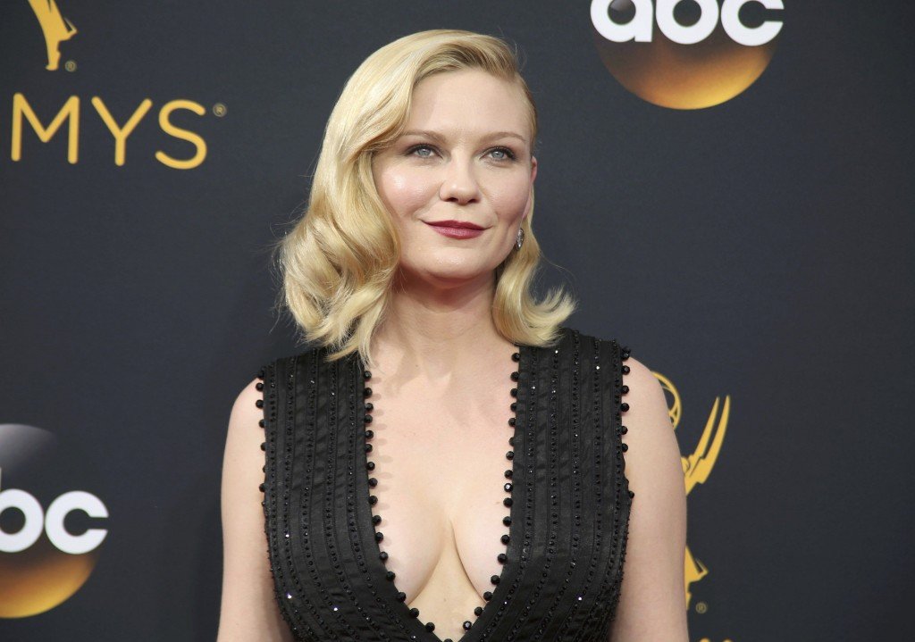 Escote de Kirsten Dunst 10