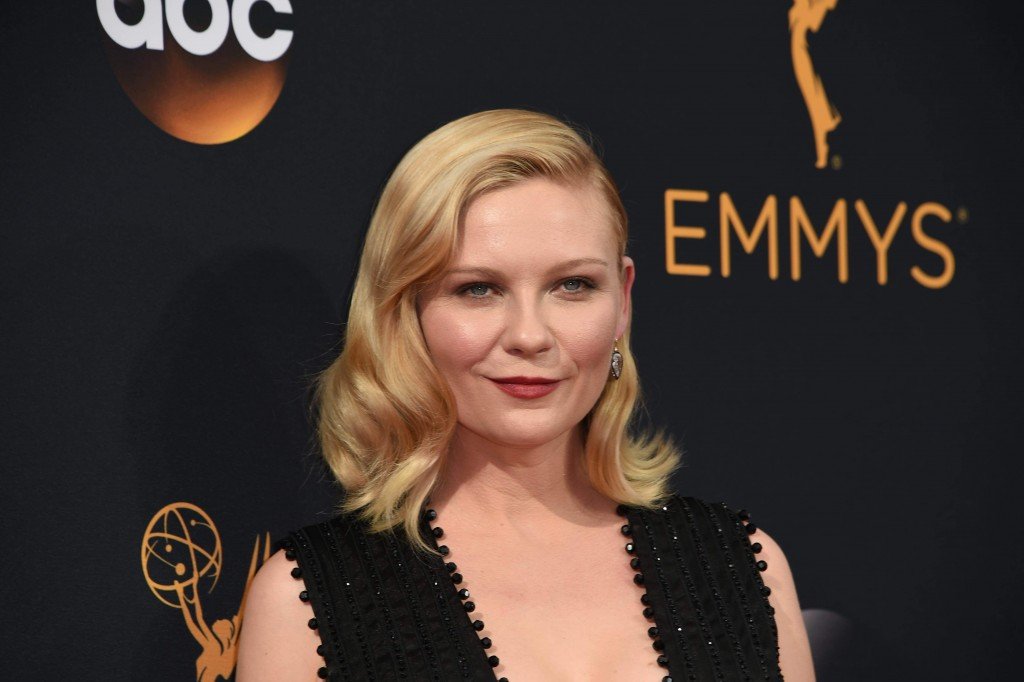 Escote de Kirsten Dunst 12