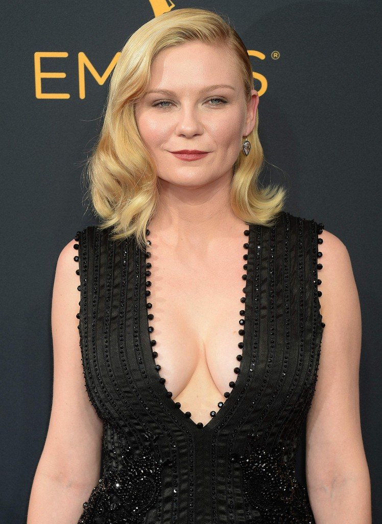 Escote de Kirsten Dunst 13