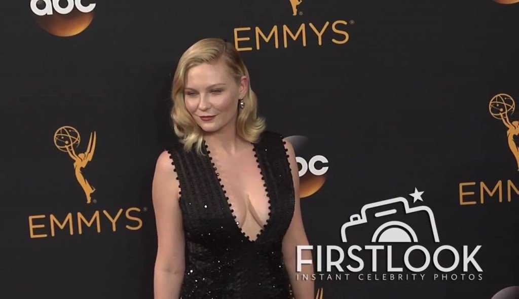 Kirsten Dunst Cleavage 134