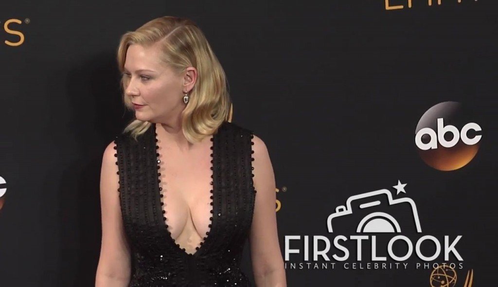 Kirsten Dunst Cleavage 141