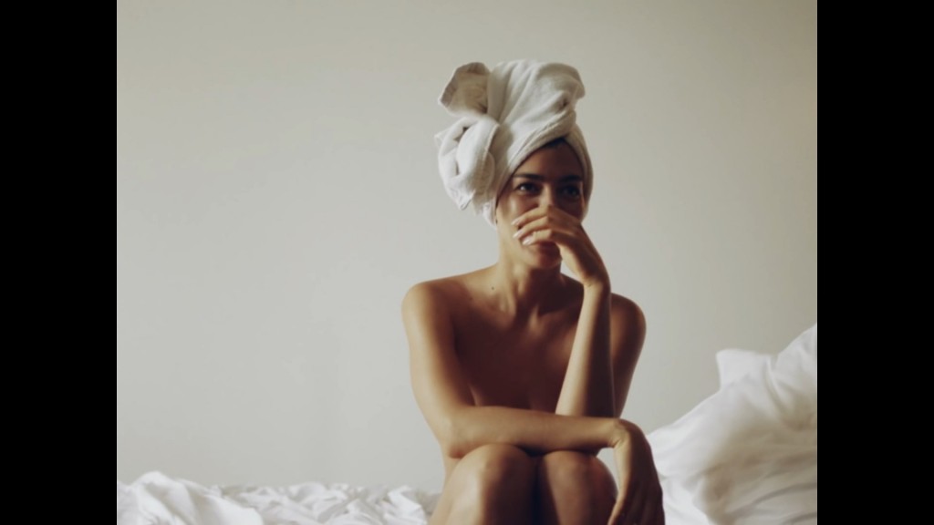 Alina Süggeler Desnuda y Sexy 6