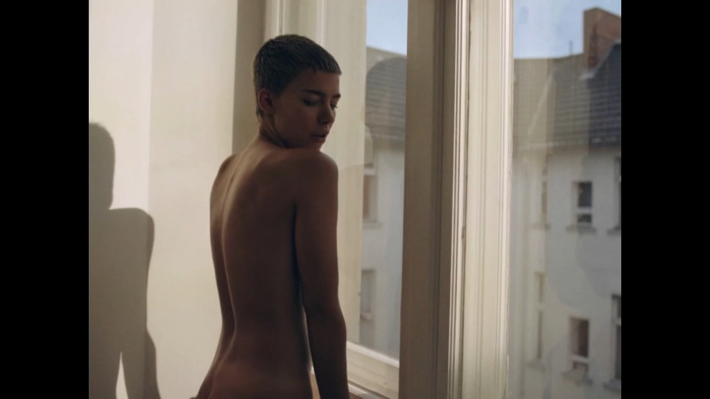 Alina Süggeler Desnuda y Sexy 7