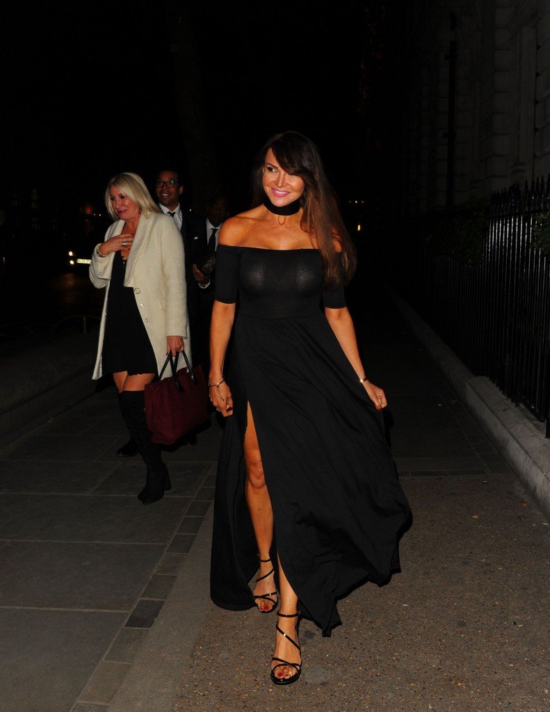Lizzie Cundy Sin Bragas 10
