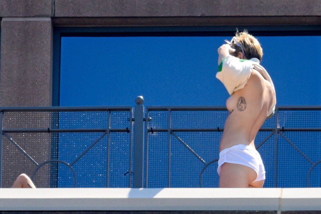Miley Cyrus Topless 16