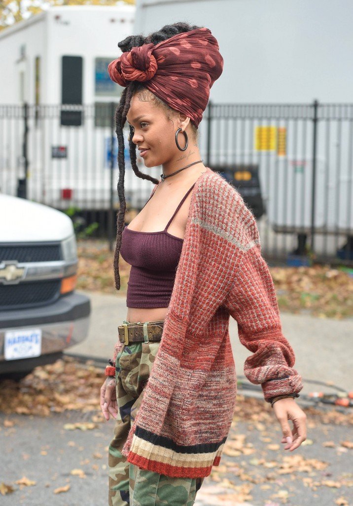 Rihanna Pokies 3