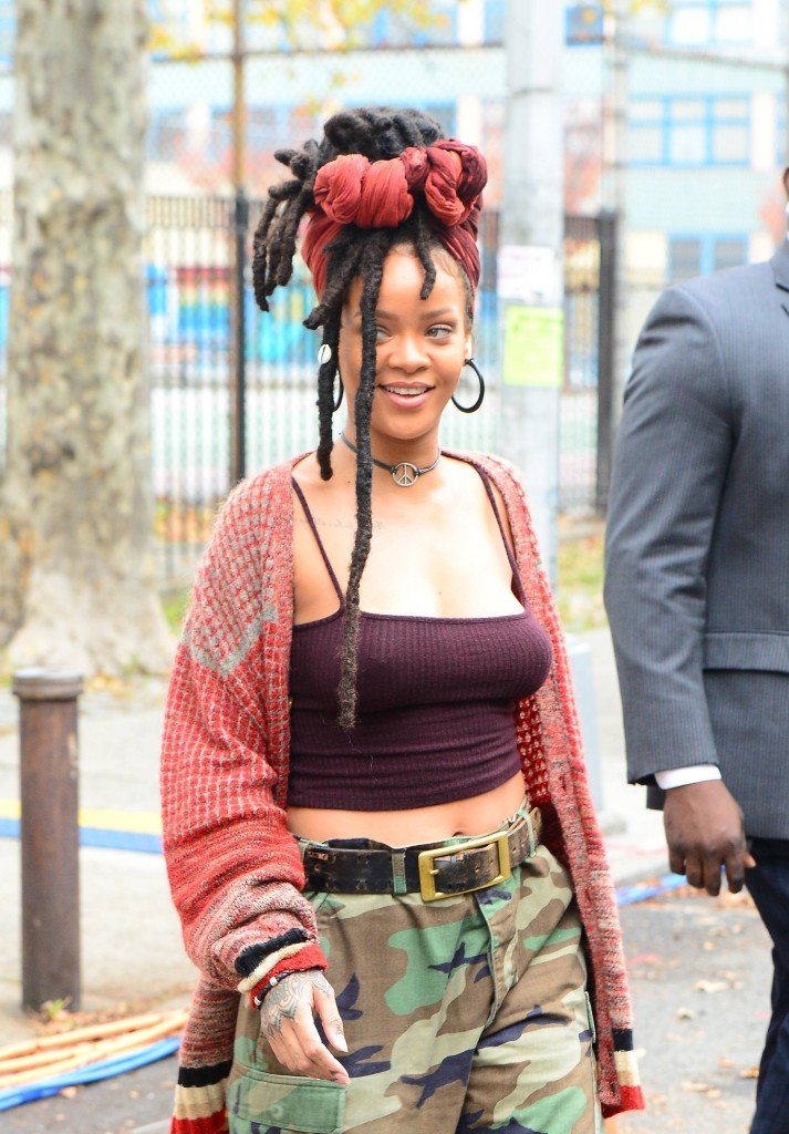 Rihanna Pokies 7