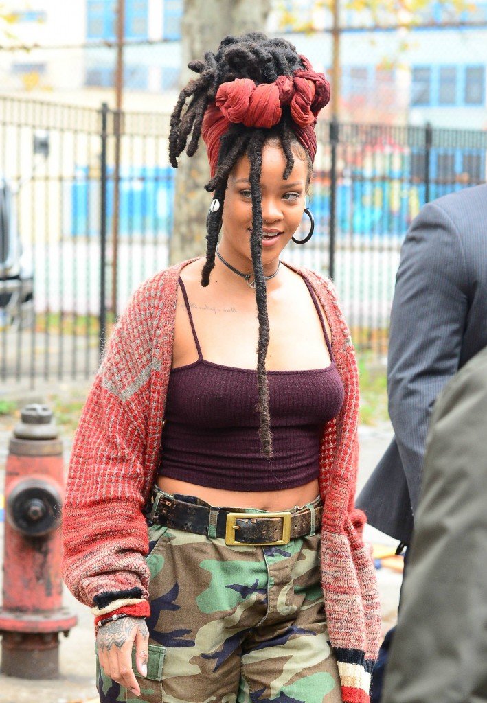 Rihanna Pokies 8
