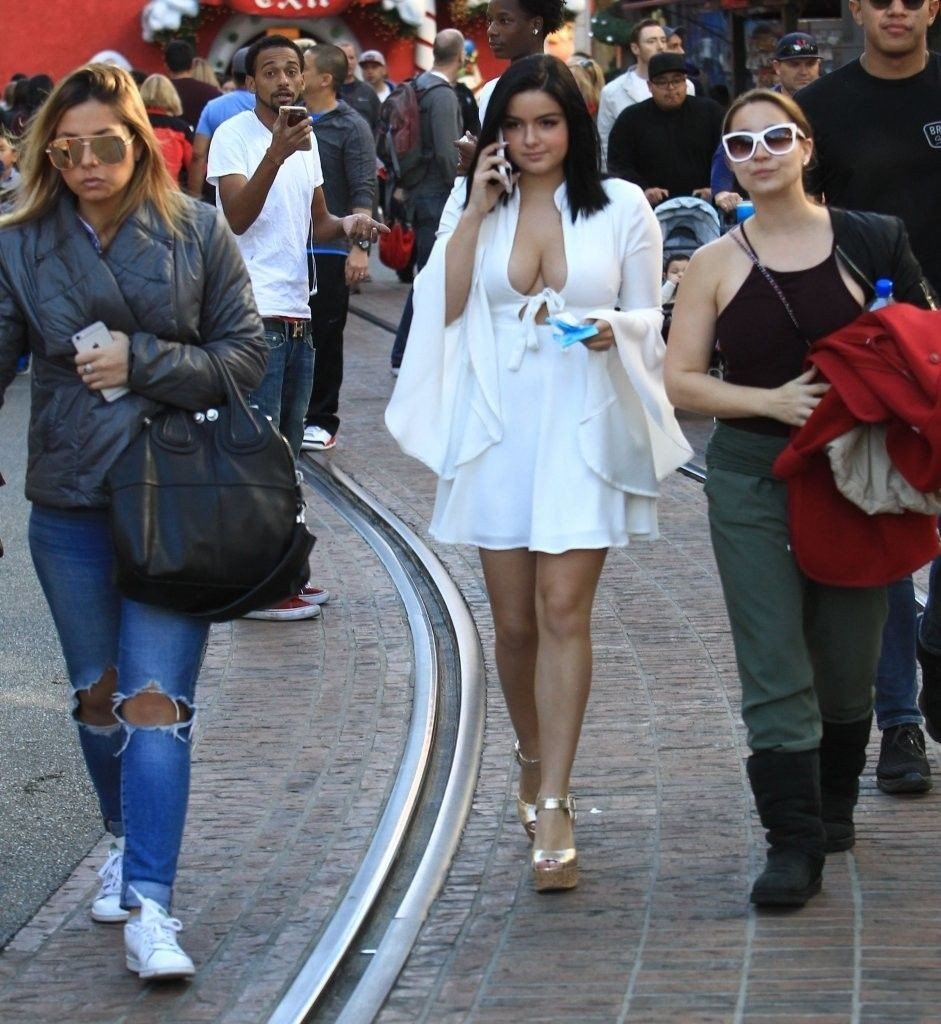 Escote de Ariel Winter 11