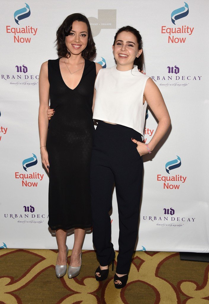 Aubrey Plaza Braless thefappening.so 7
