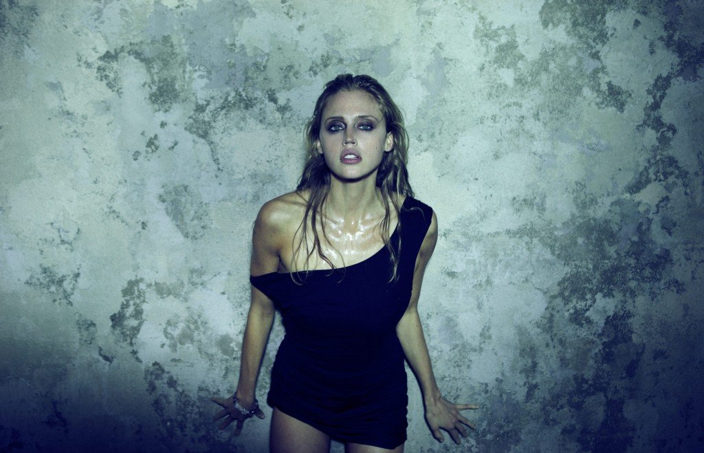 Estella Warren Transparente y Sexy thefappening.so 3