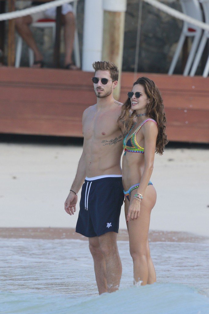 Izabel Goulart Sexy thefappening.so 1