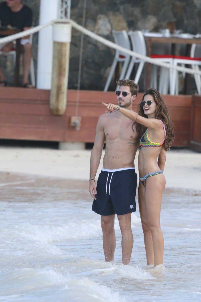 Izabel Goulart Sexy thefappening.so 2