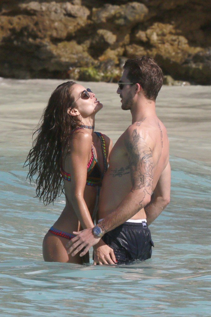 Izabel Goulart Sexy thefappening.so 27