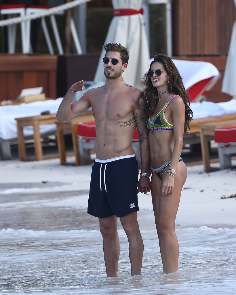 Izabel Goulart Sexy thefappening.so 36