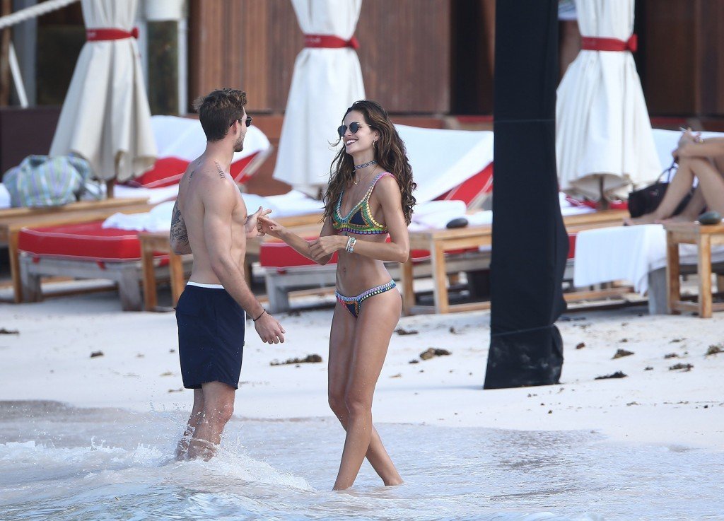 Izabel Goulart Sexy thefappening.so 41