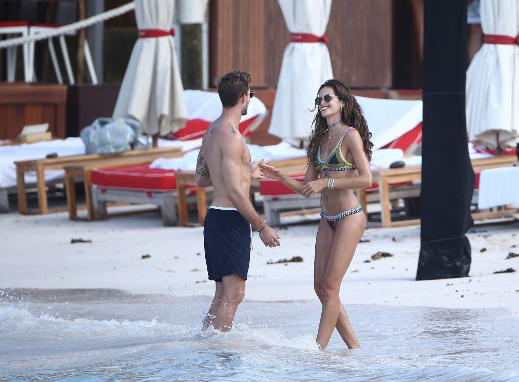 Izabel Goulart Sexy thefappening.so 42