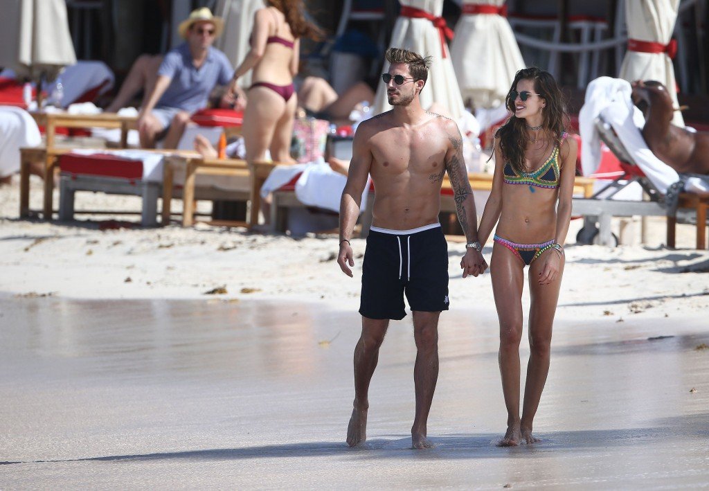 Izabel Goulart Sexy thefappening.so 53