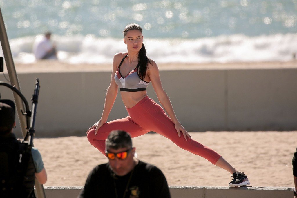 Adriana Lima Sexy thefappening.so 24