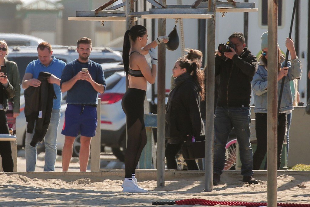 Adriana Lima Sexy thefappening.so 9