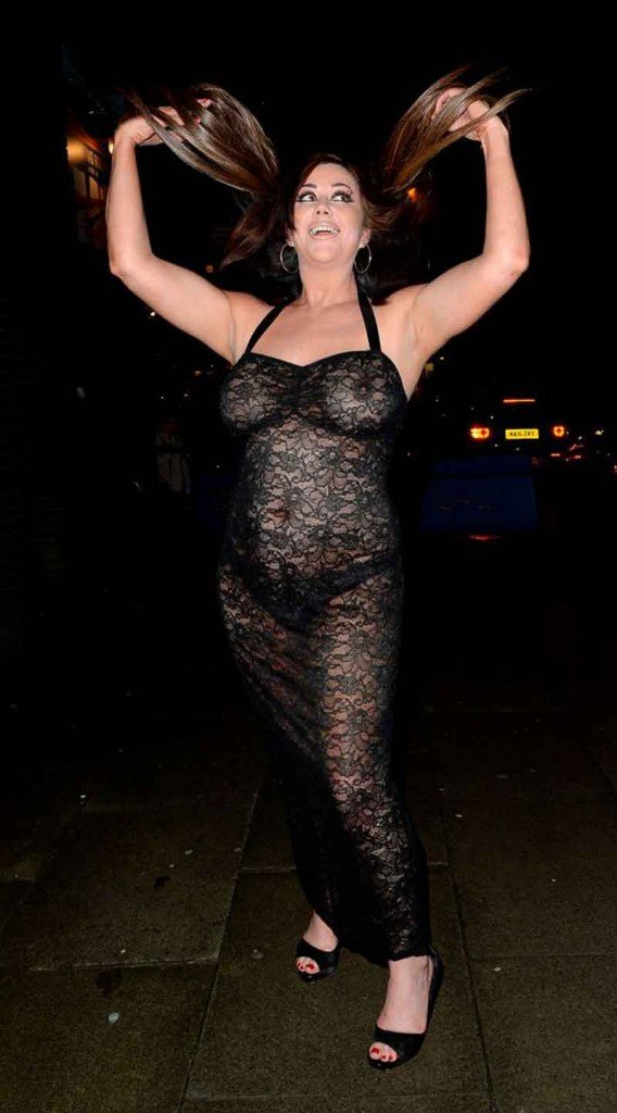 Lisa Appleton sin sujetador 6