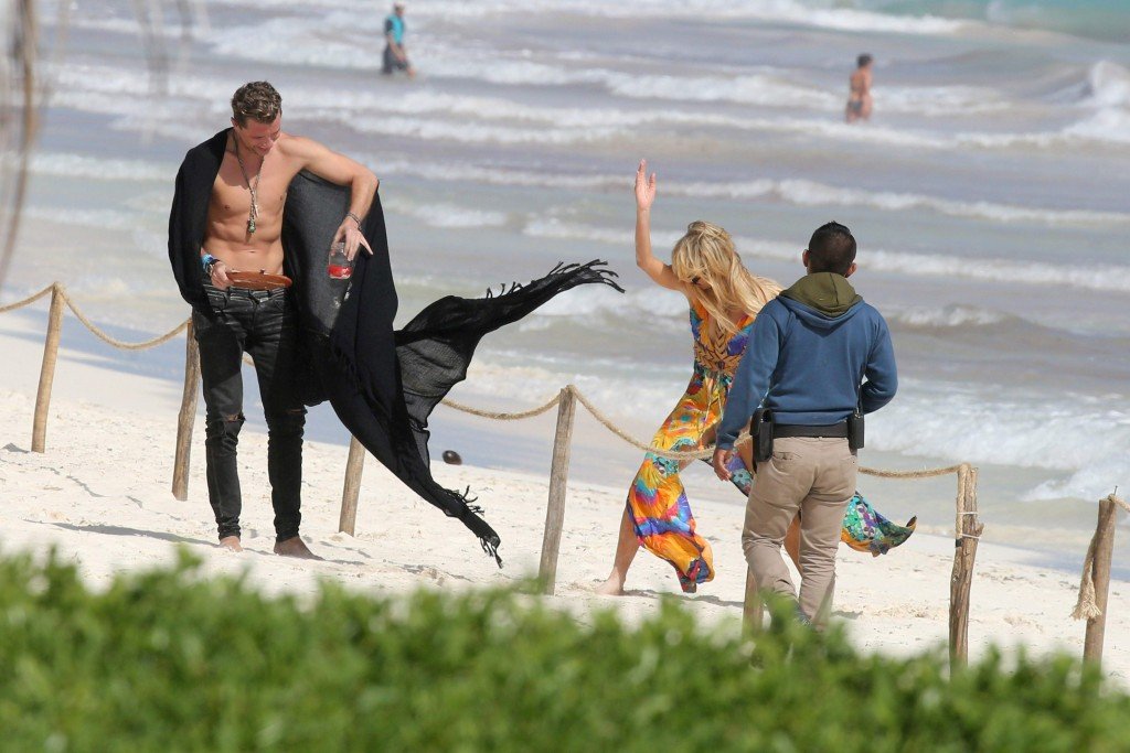 Paris Hilton Upskirt thefappening.so 2