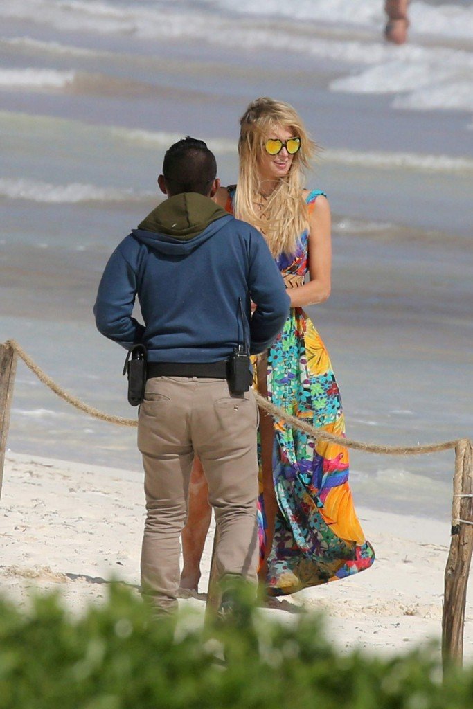 Paris Hilton Upskirt thefappening.so 3