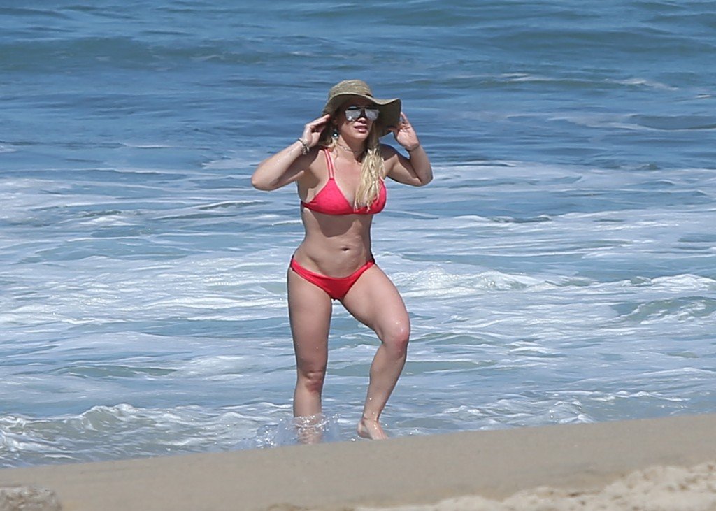 Hilary Duff Sexy 33 thefappening.so