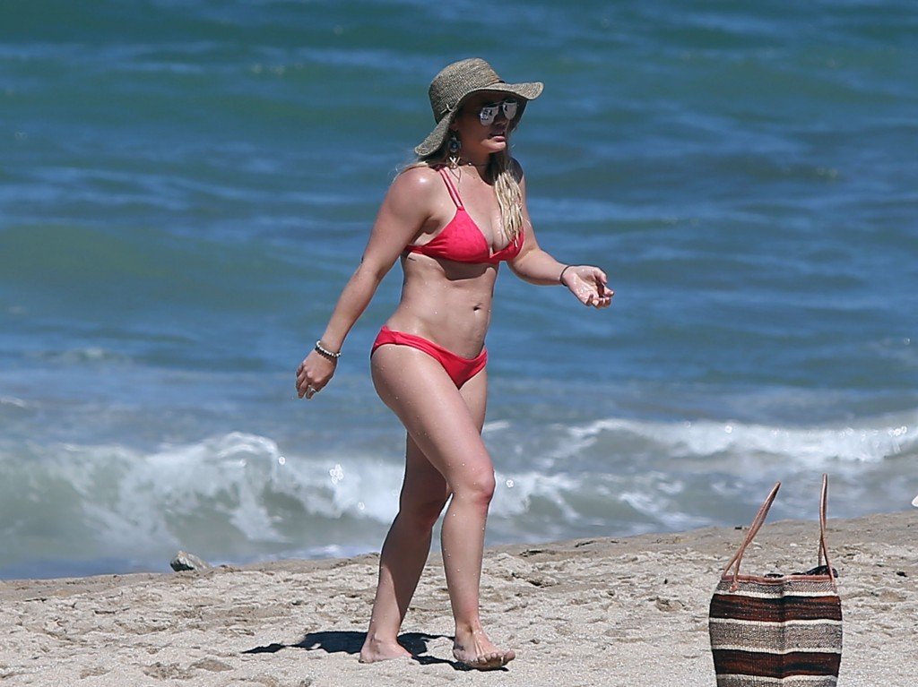 Hilary Duff Sexy 36 thefappening.so