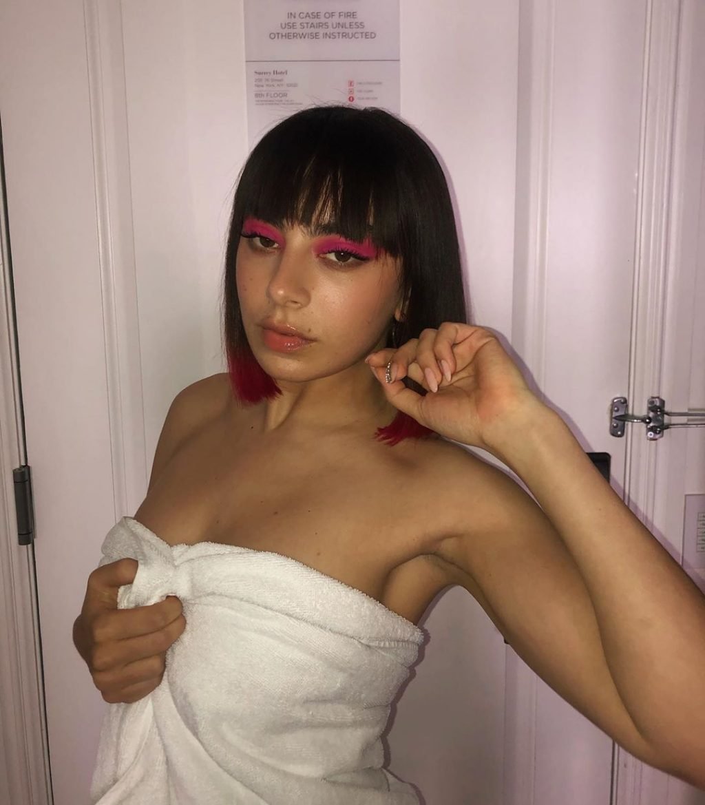 Charli XCX Desnuda