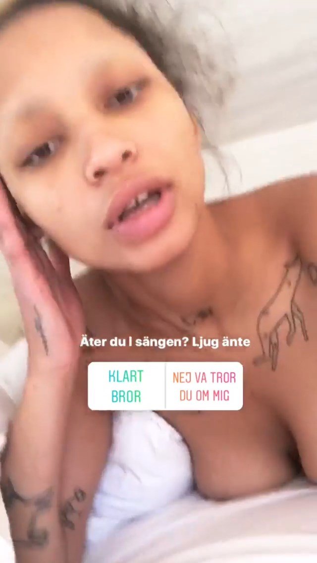Joy M'Batha Desnuda